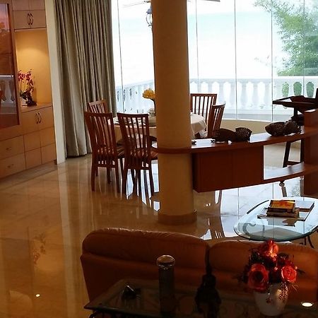 Tropical Sea View & Sunshine Villa Бату Феринги Екстериор снимка