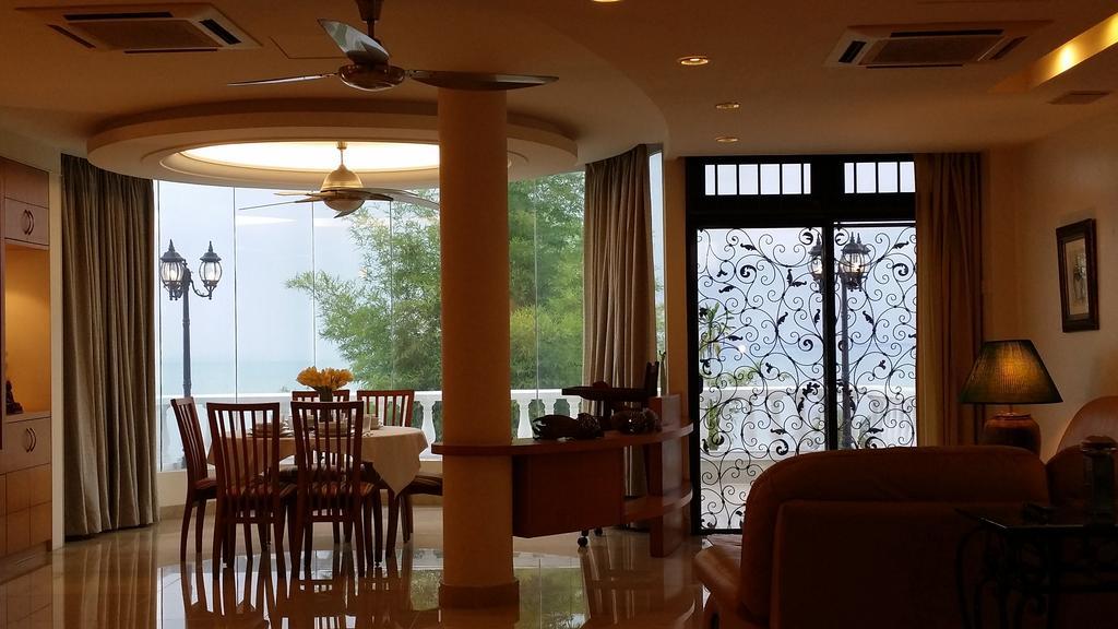 Tropical Sea View & Sunshine Villa Бату Феринги Екстериор снимка