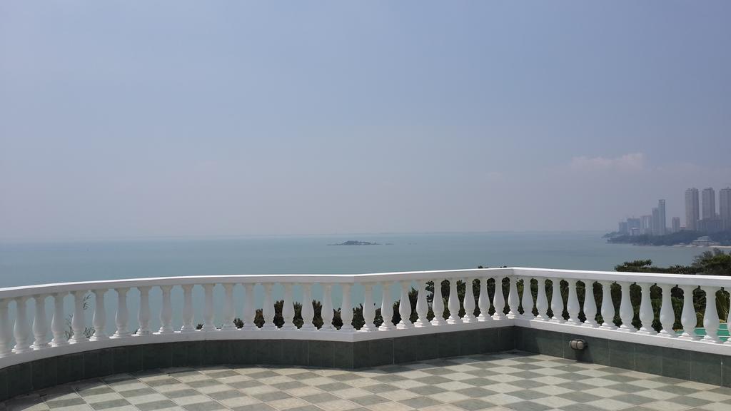 Tropical Sea View & Sunshine Villa Бату Феринги Екстериор снимка