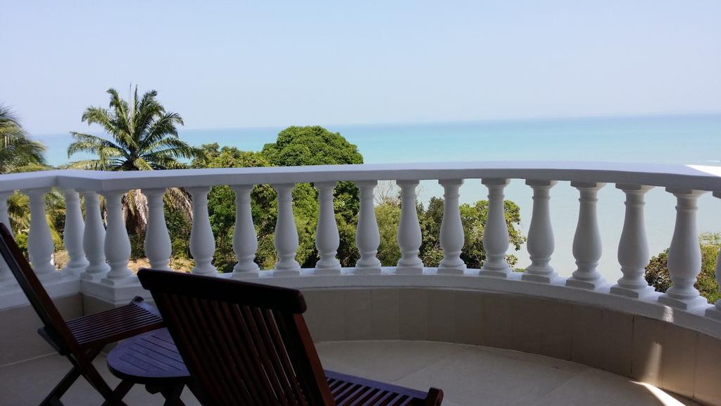 Tropical Sea View & Sunshine Villa Бату Феринги Екстериор снимка